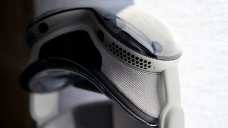 The potential dissolution of the Apple Vision Pro team does not sound the death knell