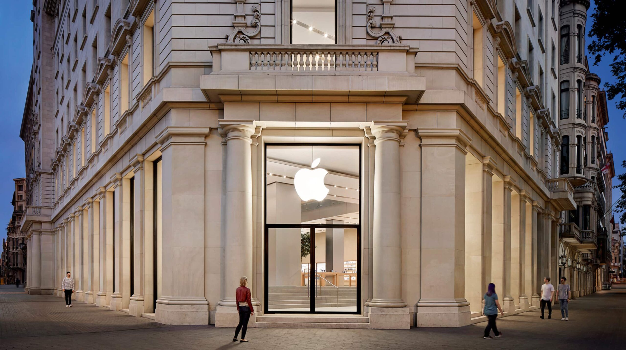 Barcelona’s beautiful Apple store reopens with a pickup station and more