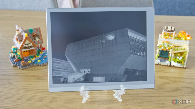 I turned my Boox e-ink tablet into a photo frame, and it’s the most unique smart device I own