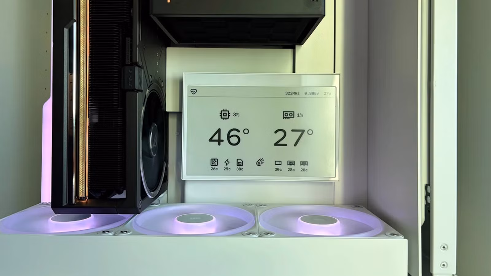 Someone installed an e-ink stats display on their PC, and it looks great