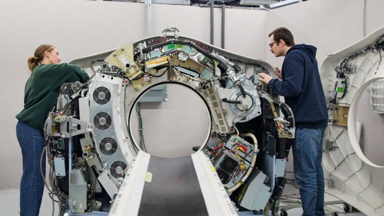 Apple Manufacturing Academy Hosts AI Showcase
