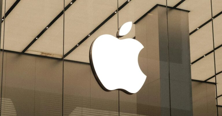 Apple pressured by lawmakers to close its first unionized store
