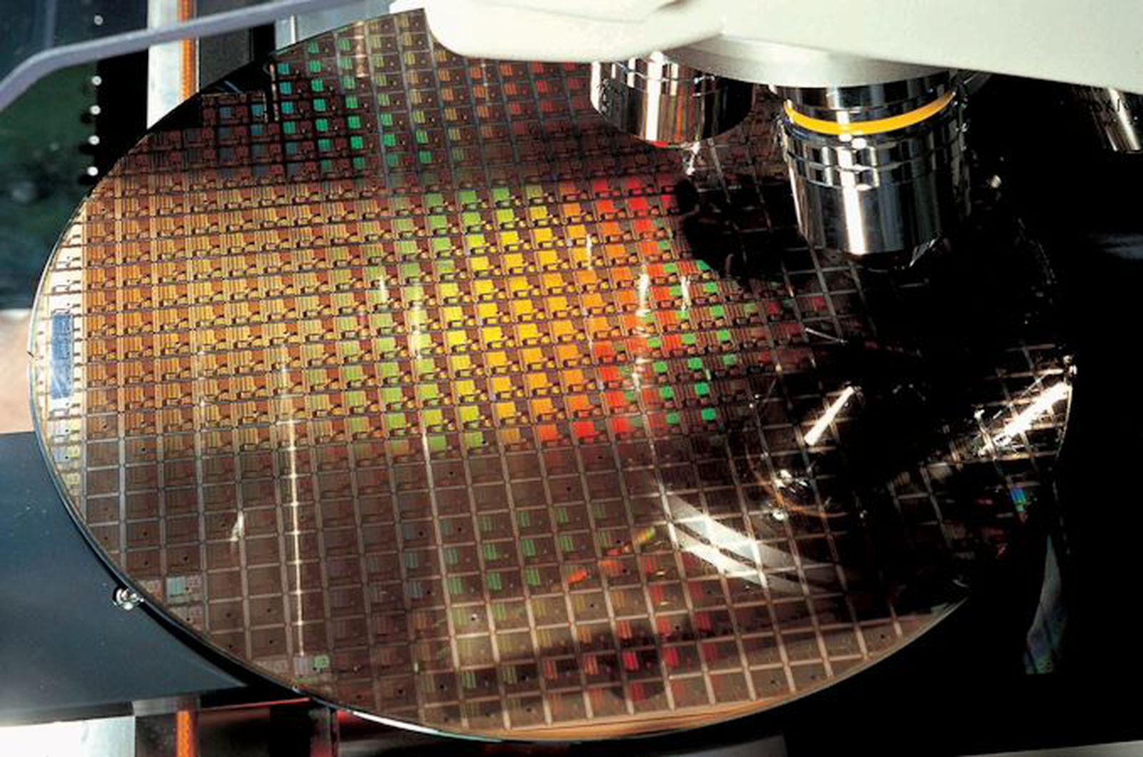 Apple considers Intel and Samsung as backup US chipmakers