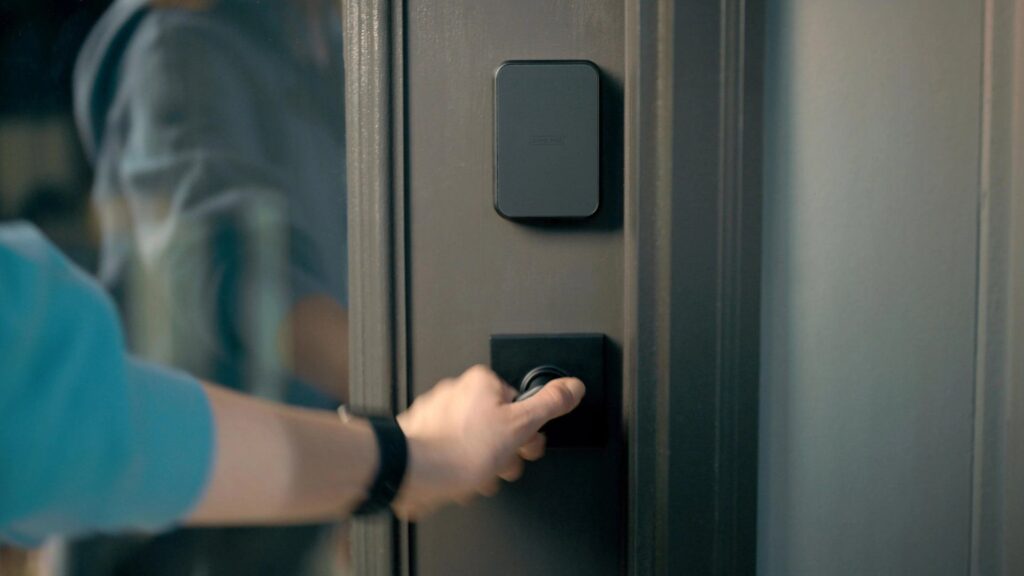 Schlage launches Sense Pro door lock with hands-free unlocking via iPhone or Apple Watch Schlage launches Sense Pro door lock with hands-free unlocking via iPhone or Apple Watch