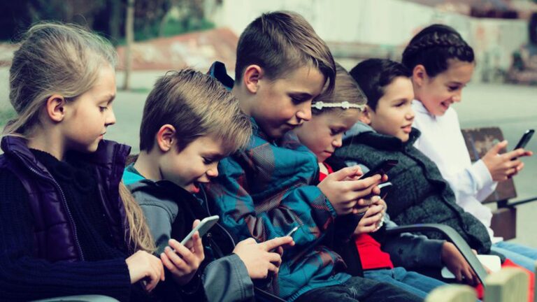 UK to ban social media for under-16s from 2027