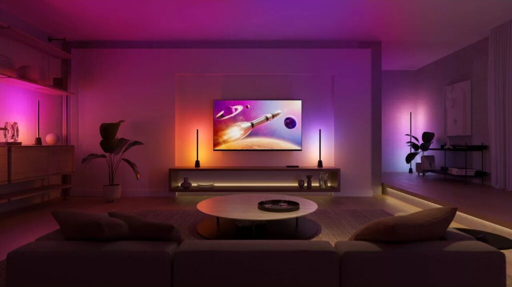 Philips Hue adds Play table lamp, floor lamp and new candle bulbs Philips Hue adds Play table lamp, floor lamp and new candle bulbs