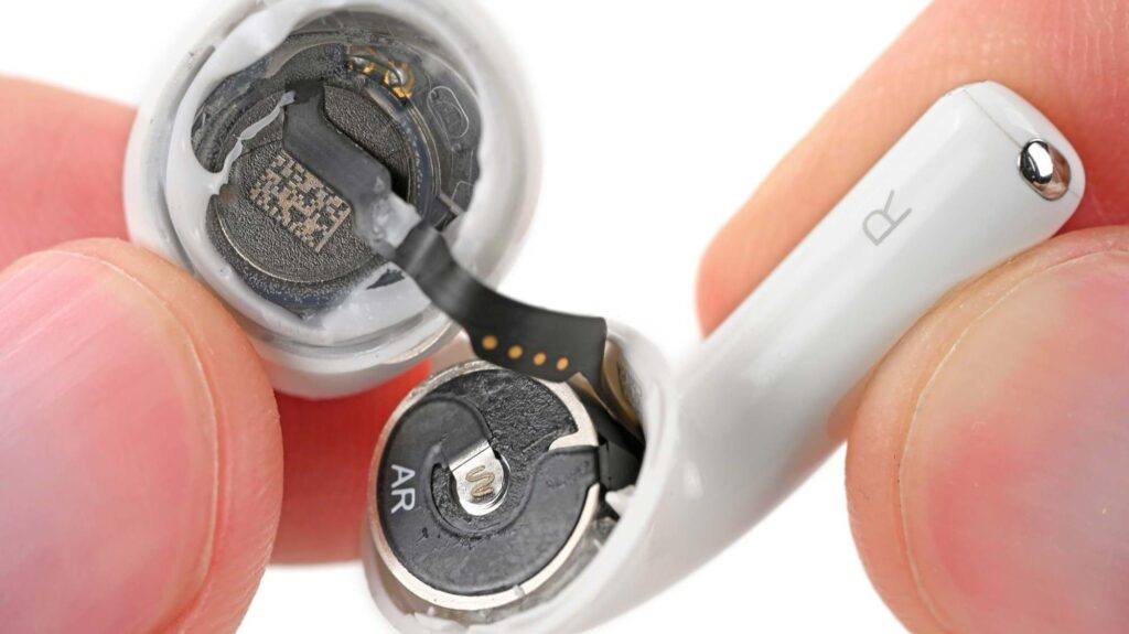 AirPods 5 disassembly: removable batteries, still durable case AirPods 5 disassembly: removable batteries, still durable case